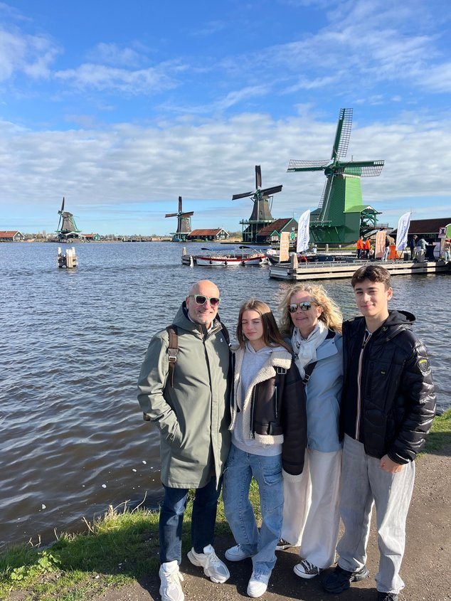 A family of four in front of the windmills of Zaanse Schans